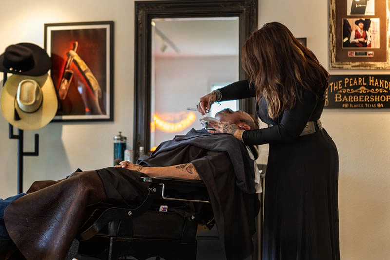 blanco-tx-barber-gallery4 Picture of Aimee hot lather shave